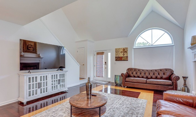 Buechel House | Louisville Vacation Rental ~ 13 Mi to Downtown!