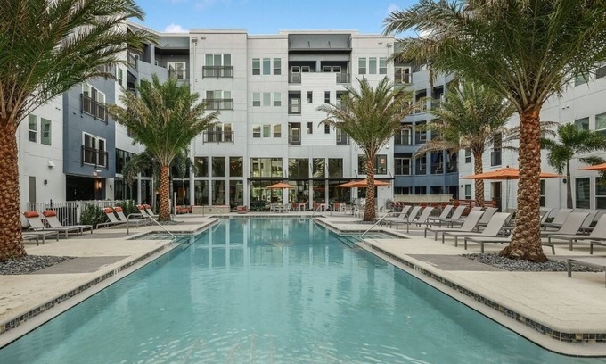 Southside Apartment | LOUNGE IN LUXURY
