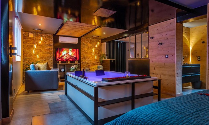 Bischoffsheim Apartment | Love industrie & spa - Suite Romantique en Alsace - Spa privatif et garage