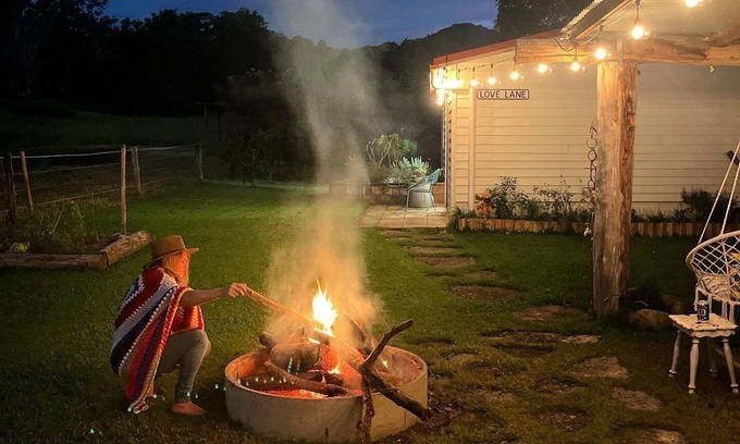 Stokers Siding Cottage | Love Lane Farmstay- Romantic couples Cottage Escape