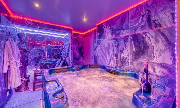 Quartier des Eaux-Claires Apartment | Love Room Attitude