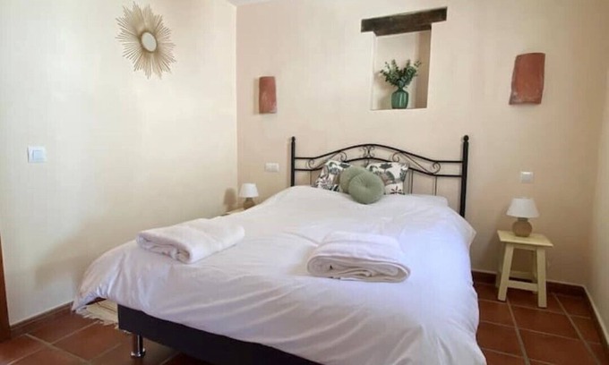 Gaucin Apartment | Lovely 1 bedroom apartment with shared pool