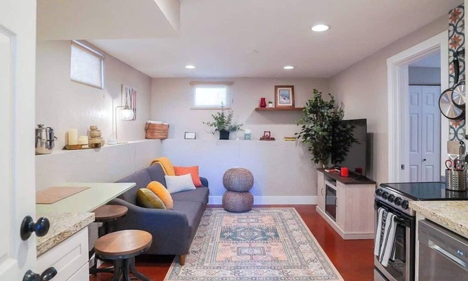 People's Freeway Apartment | Lovely 1 Bedroom Downstairs Apartment