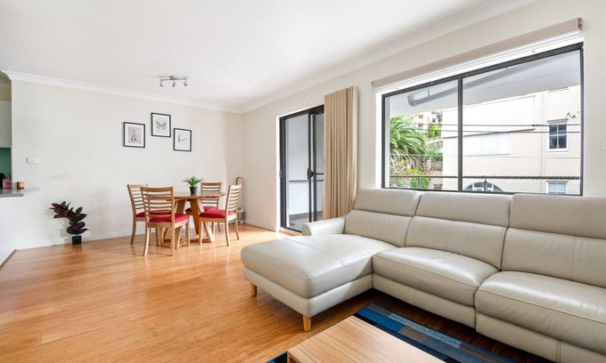 Coogee Apartment | Lovely 2-Bed with Balcony 150 m from Coogee Beach