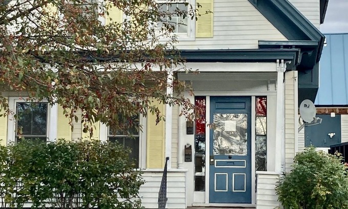 Lebanon Apartment | Lovely 2 bedroom apartment near Dartmouth college and DHMC