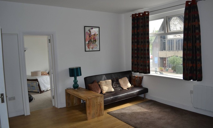 Hanwell Apartment | Lovely 2 bedroom apartment in Ealing (West London)