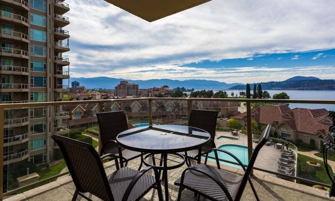 Kelowna Central Business District Condo | Lovely 2 bedroom condo with Lake Okanagan Views
