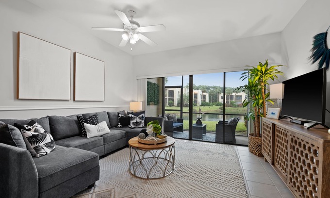 Central Naples Condo | Lovely 2 Bedroom Condo with Pool & Tennis Courts