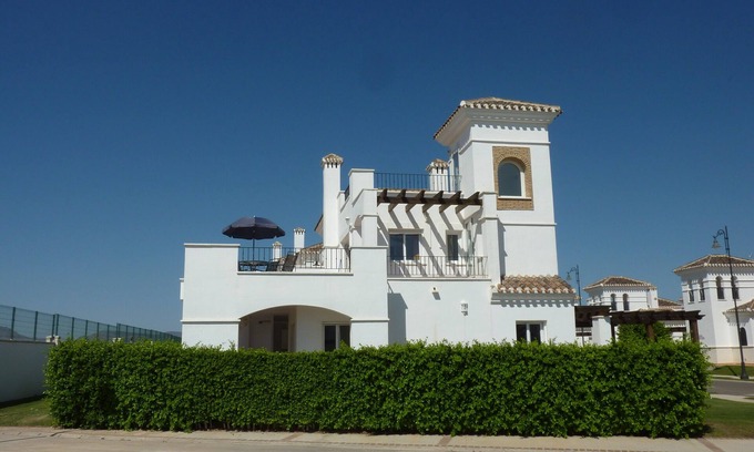Roldan House | Lovely 2 bedroom townhouse on the 5* Polaris World La Torre Golf Resort