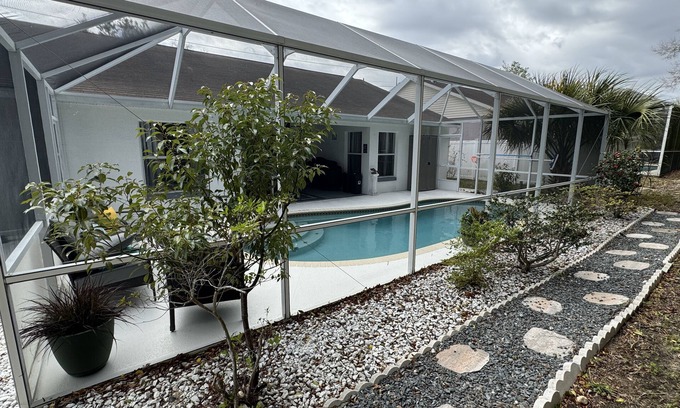 Pine Ridge House | Lovely 2-bedroom house with WiFi and Pool in Beverly Hills. Close to manatee fun