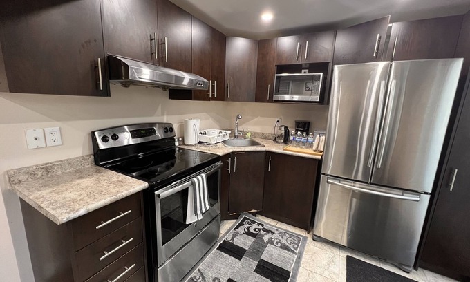 Brampton Apartment | Lovely 2 Bedrooms with Backyard l Basement Apt.