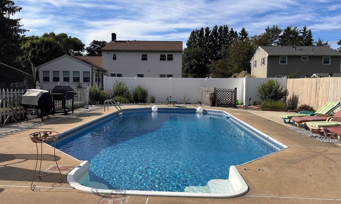 Saratoga Springs House | Lovely 3-bedroom house in Saratoga Springs with WiFi, AC, and inground pool.