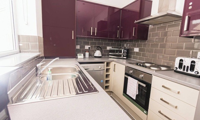 Sunderland Apartment | Lovely 3 bedroom flat sleeps 5