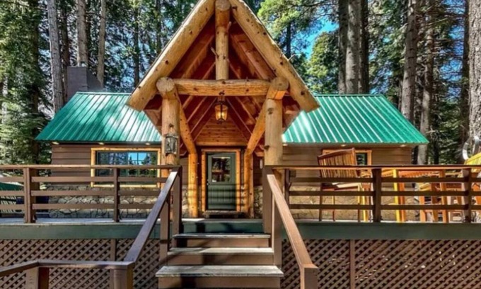 Strawberry Cabin | Lovely 3-bedroom mountain cabin in Twin Bridges