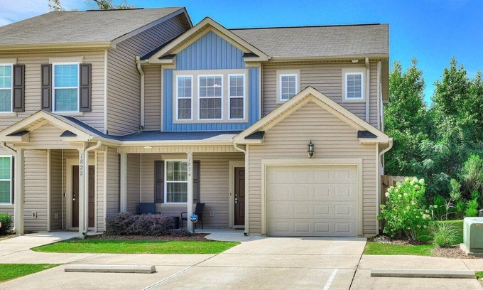 Grovetown House | Lovely 3-bedroom townhome in Grovetown with AC, WiFi, Garage and close to town!