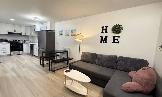 University District House | Lovely 3-bedroom townhome in Seattle near U of Washington