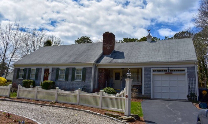 Harwich House | Lovely 4 bedroom, 3 bathroom home sleeping 8 located near the bike path