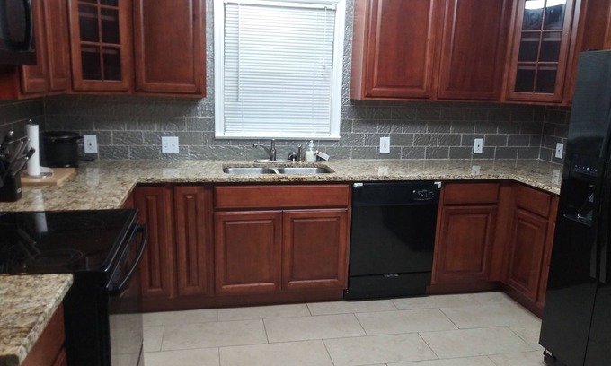 Riverdale House | Lovely 4 Bedroom Vacation Home