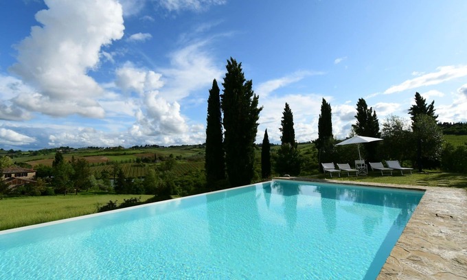 Quercegrossa Apartment | Lovely apartment for 3 people with WIFI, A/C, pool, TV and pets allowed, close to Siena