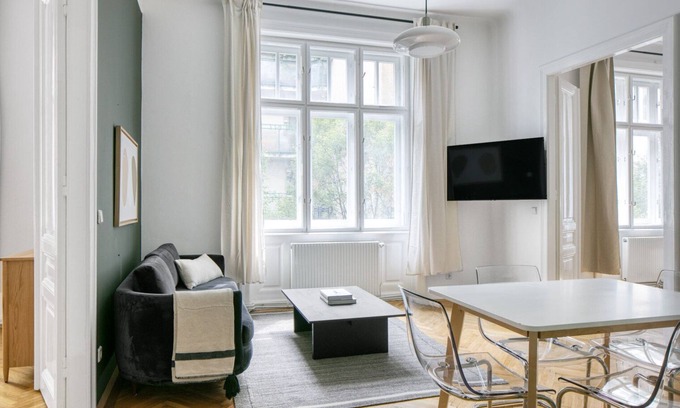 Alsergrund Apartment | Lovely Alsergrund 2BR, near Himmelpfortstiege, AKH, U4, U6, by Blueground