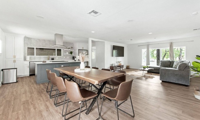 Haltom City House | Lovely and Spacious 4 Bedroom House Sleeps 10