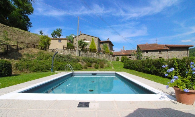 Pieve di Chio Apartment | Lovely apartment for 4 guests with WIFI, private pool, TV and pets allowed