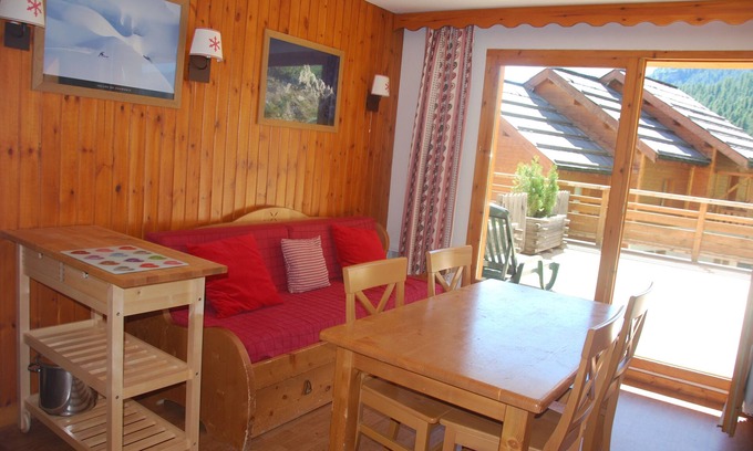 Puy-Saint-Vincent Apartment | Lovely apartment with large terrace and direct access to the slopes