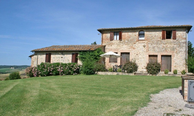 Monteroni d'Arbia Apartment | Lovely apartment for 4 guests with pool, WIFI, patio and panoramic view, close to Siena