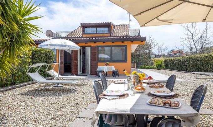 Coste Apartment | Lovely apartment for 6 people with WIFI, A/C, TV and pets allowed