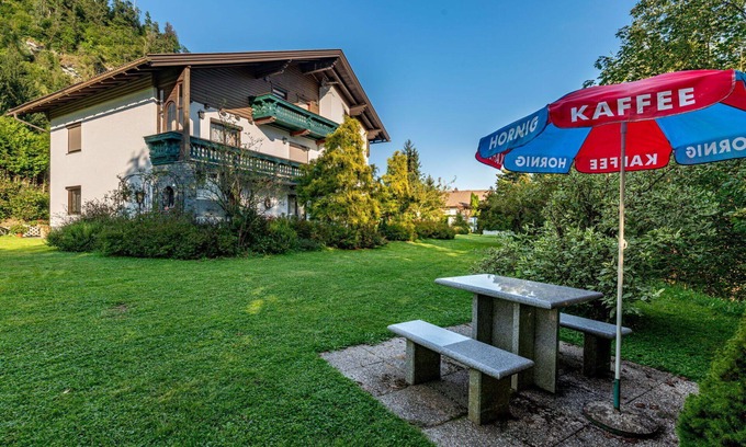 Agsdorf Apartment | Lovely apartment for 4 people with WIFI, TV, patio and pets allowed