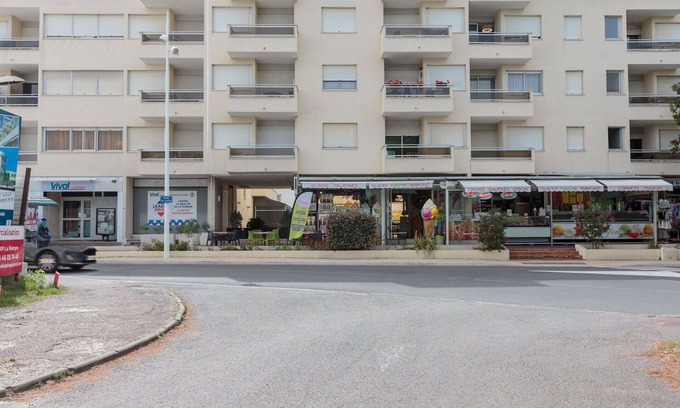Les Mathes Apartment | Lovely apartment for 2 guests with WIFI, TV, balcony and pets allowed