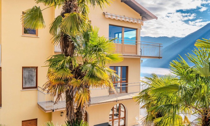 Valsolda Apartment | Lovely apartment for 6 people with WIFI, TV, balcony and pets allowed