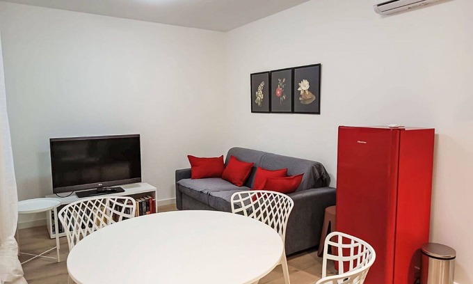 Trieste Old Town Apartment | Lovely apartment for 2 people with A/C