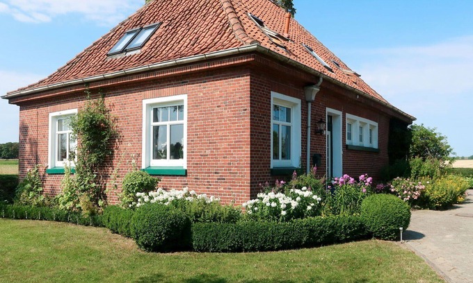 Ditzumerhammrich Apartment | Lovely apartment for 3 guests with WIFI, TV, patio, pets allowed, panoramic view and parking