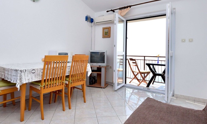 Tribanj Apartment | Lovely apartment for 3 guests with A/C, WIFI, TV and terrace