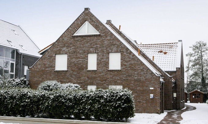 Norddeich Apartment | Lovely apartment for 4 people with WIFI, TV, balcony and parking