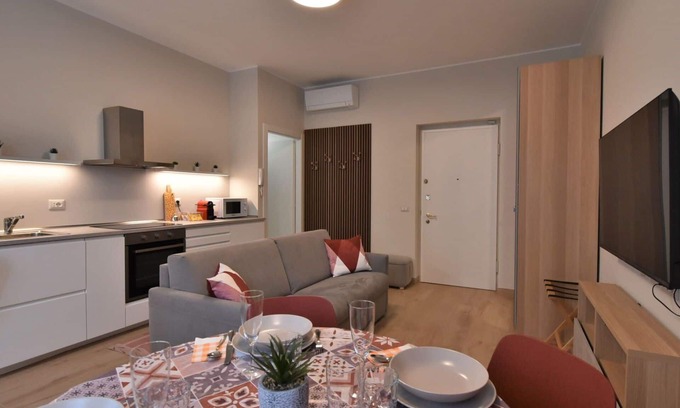 Centro Direzionale Apartment | Lovely apartment for 4 guests with A/C, WIFI and TV