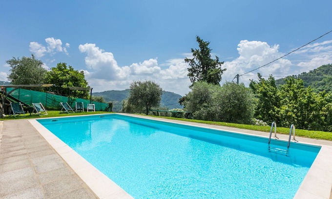 Pescia Apartment | Lovely apartment for 4 people with WIFI, pool, TV, patio and pets allowed