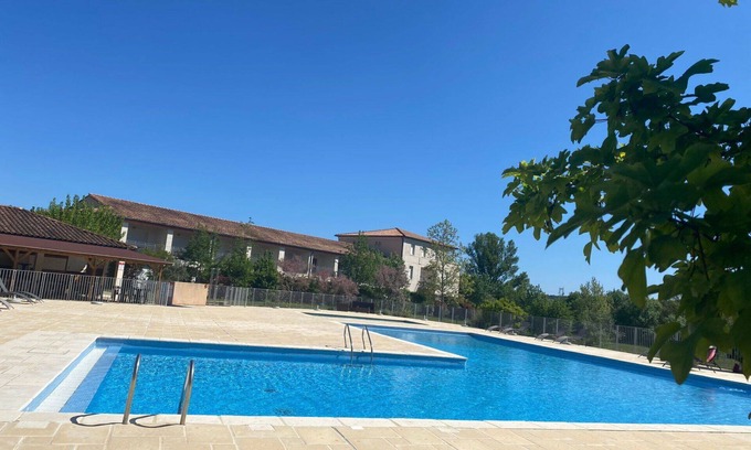 Azille Apartment | Lovely apartment for 4 people with pool, WIFI, TV, terrace, pets allowed and parking