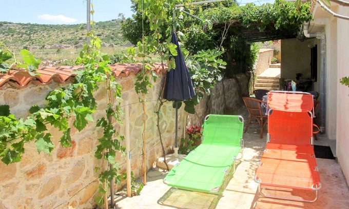 Vinjerac Apartment | Lovely apartment for 4 people with A/C, WIFI, TV, terrace and pets allowed