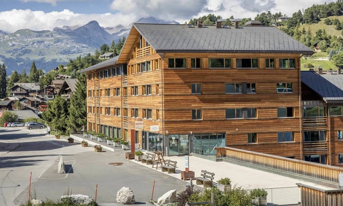 Vercorin Apartment | Lovely apartment for 6 people with WIFI, hot tub, TV, pets allowed and parking