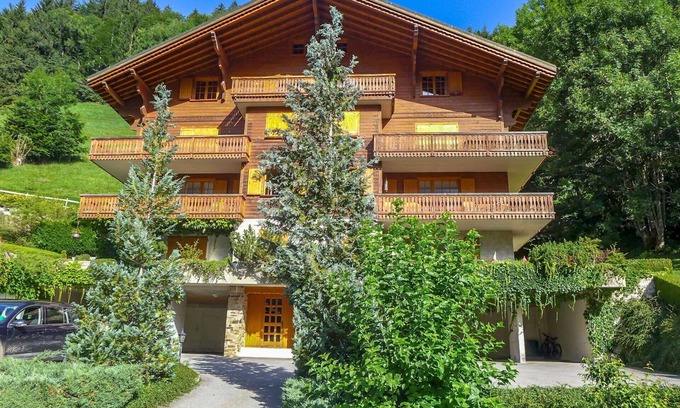 Champery Apartment | Lovely apartment for 7 people with WIFI, TV, patio and panoramic view