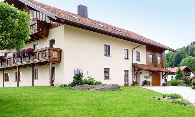 March Apartment | Lovely apartment for 8 guests with WIFI, TV, patio and parking