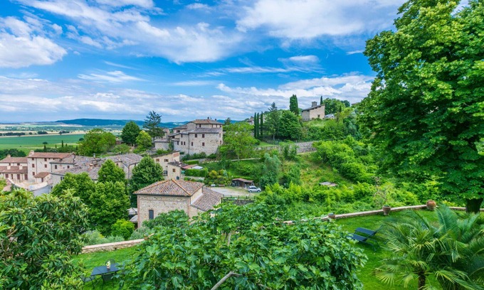 Stigliano Apartment | Lovely apartment for 4 people with WIFI, TV, patio, pets allowed and panoramic view