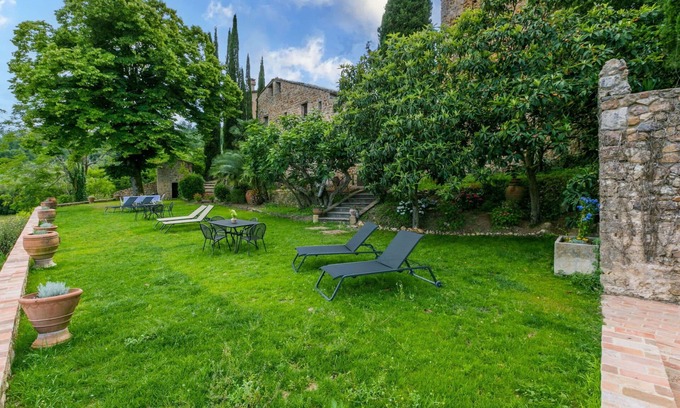 Stigliano Apartment | Lovely apartment for 10 guests with WIFI, TV, patio, pets allowed and panoramic view