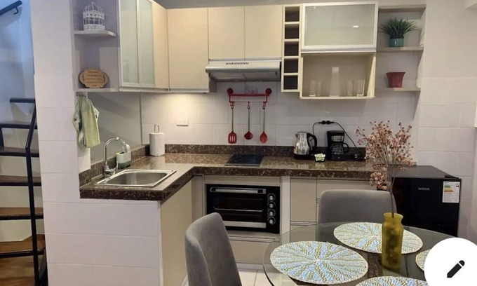 Miraflores Apartment | Lovely Apartment in great location, close to shopping, parks, beaches and more!