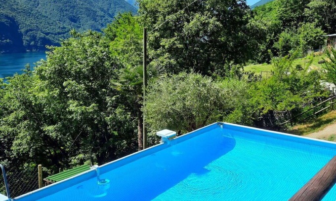 Porlezza House | Lovely apartment in villa for 4 guests with WIFI, pool, TV, patio and pets allowed