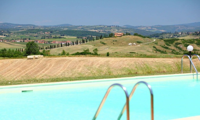 Ponte di Gabbiano Villa | Lovely apartment in villa for 4 people with pool, WIFI, TV, pets allowed and parking, close to S...