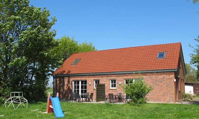 Bunde House | Lovely apartment in villa for 7 people with WIFI, TV, terrace, pets allowed and parking