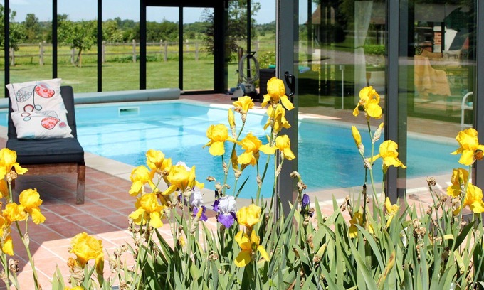 Victot - Pontfol House | Lovely apartment in villa for 3 guests with WIFI, pool, TV, patio and pets allowed